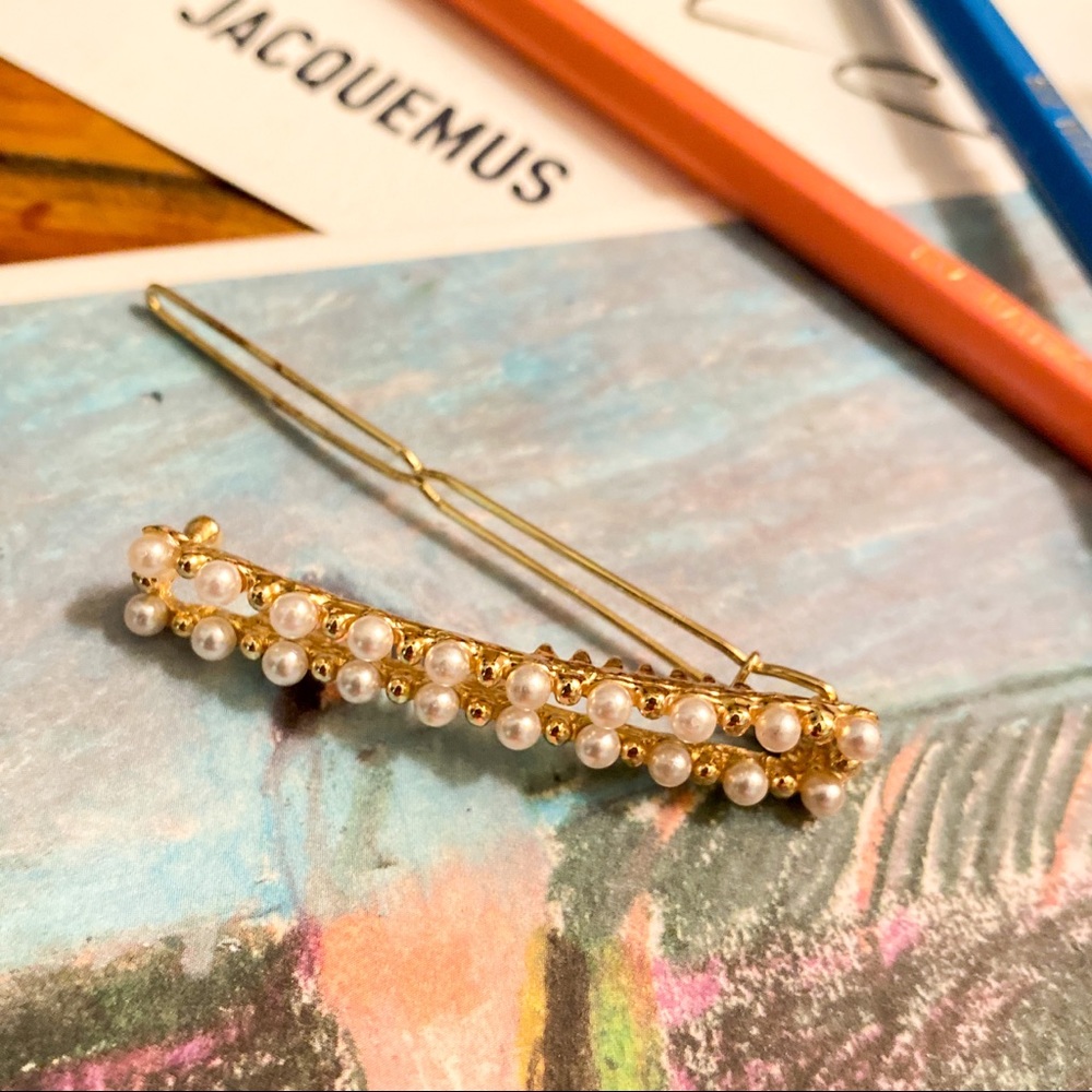 Tiny pearl minimalistic rectangular hair clip